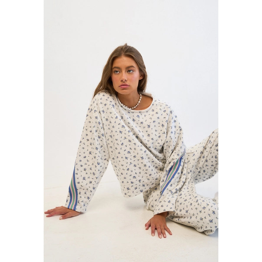 Greii Floral Sweatshirt with Retro-inspired striped sleeves